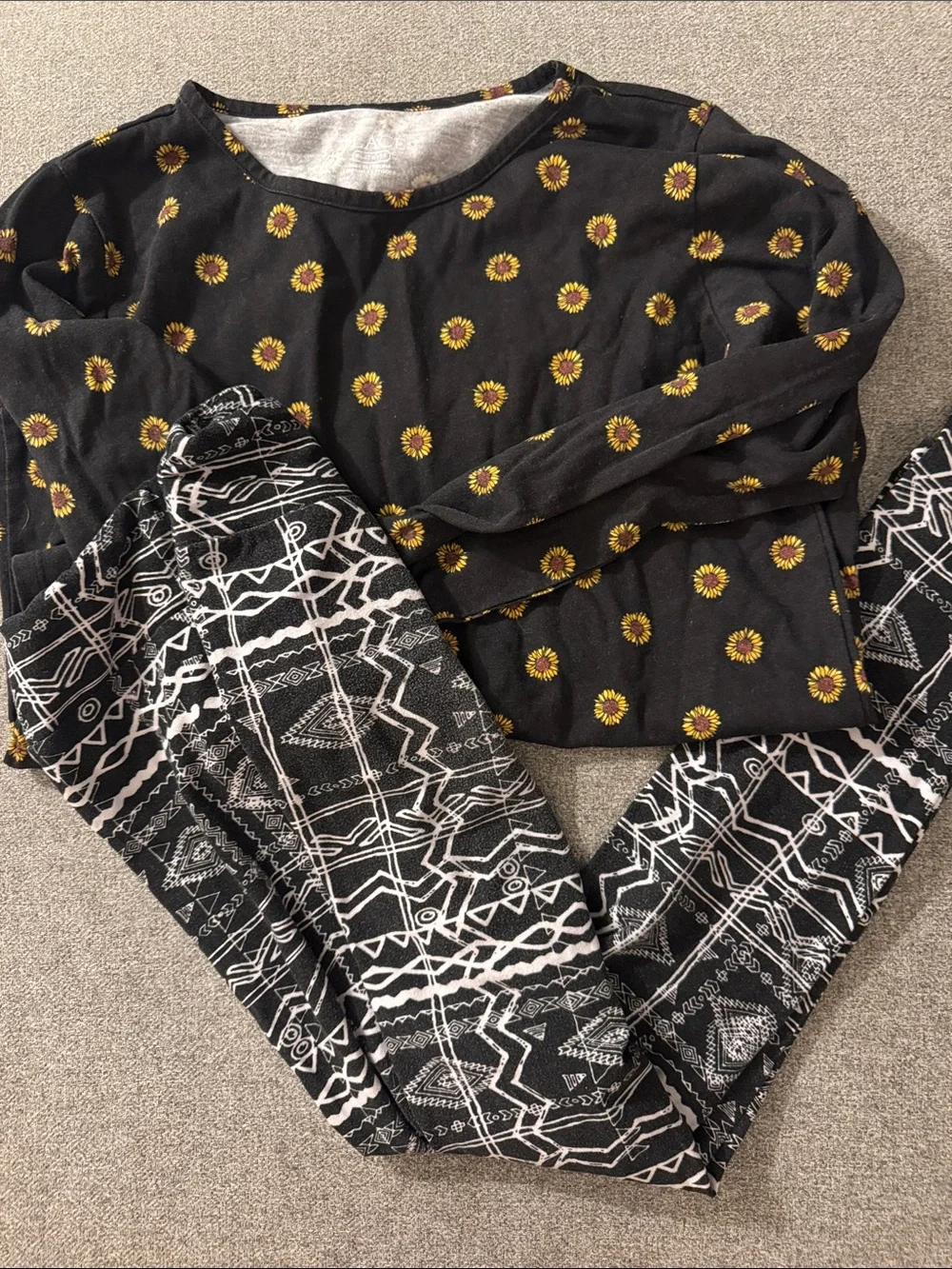 5/$15- Girl’s outfit bundle size XL
